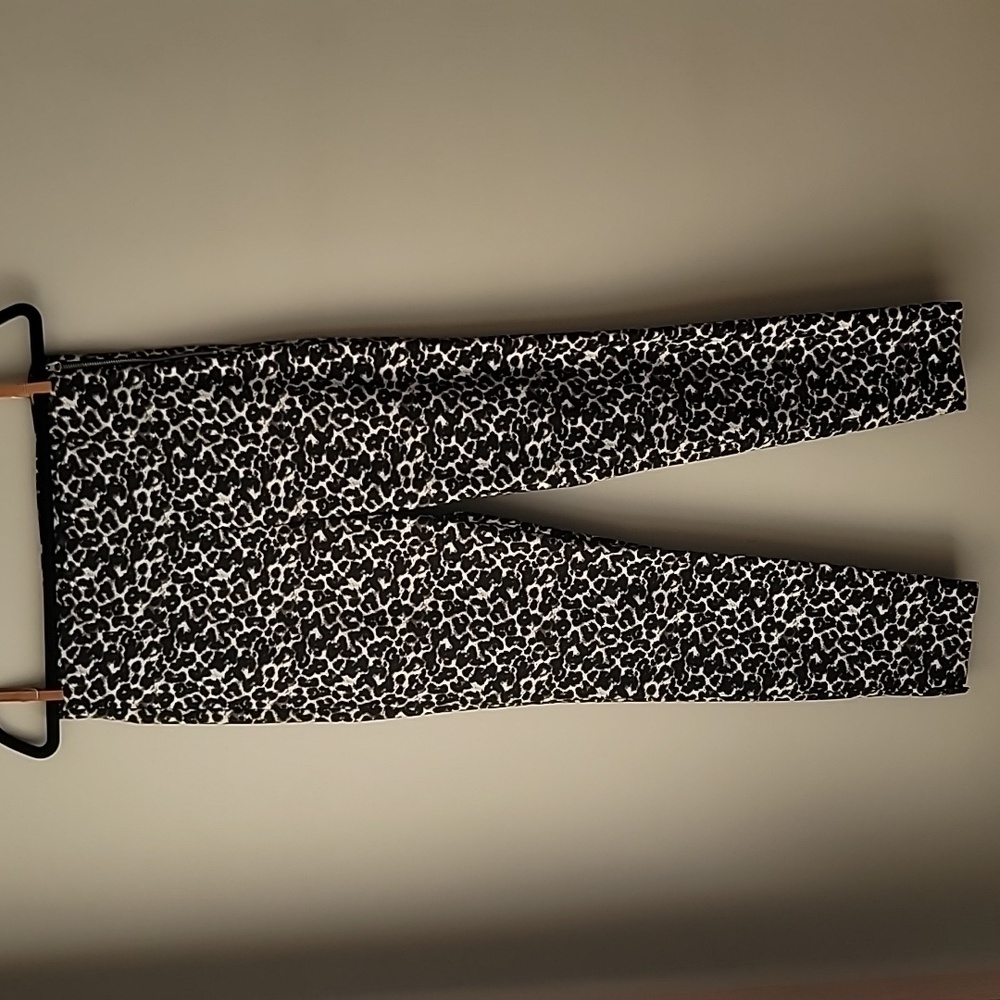 Dynamite Cheetah Print Skinny Cropped Pants